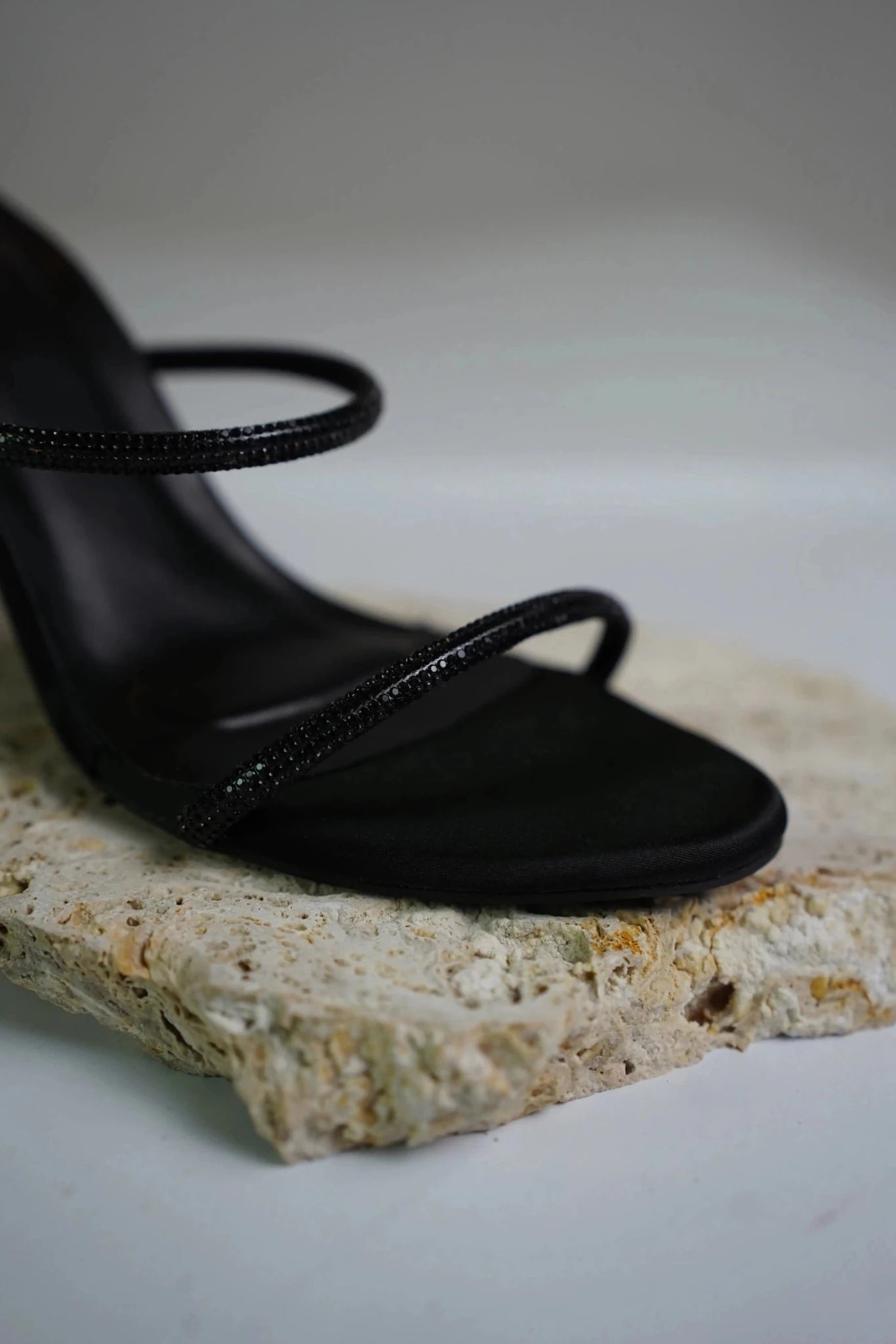 MESH KITTEN HEELS - BLACK - 