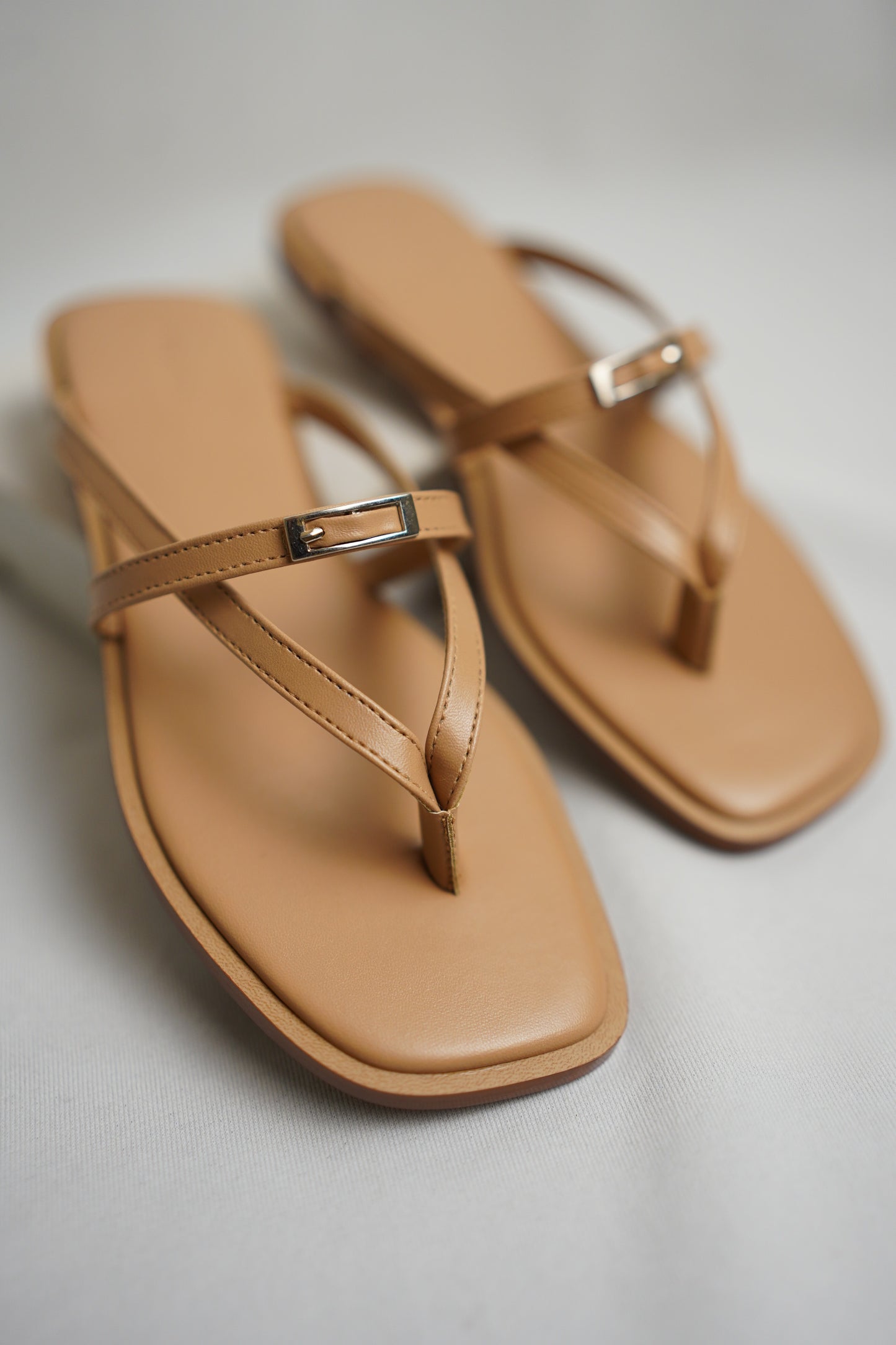 Nova beige flat sandals with cushioned footbed